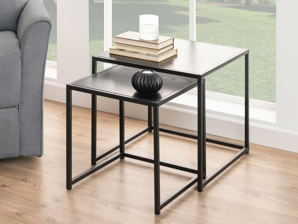 Žurnalinių staliukų komplektas 586655