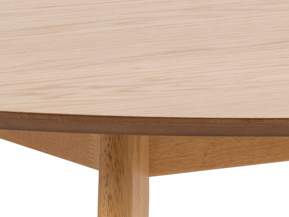 Stalas 415047 4093720