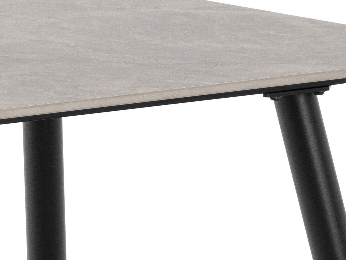 Stalas 449352 4400480