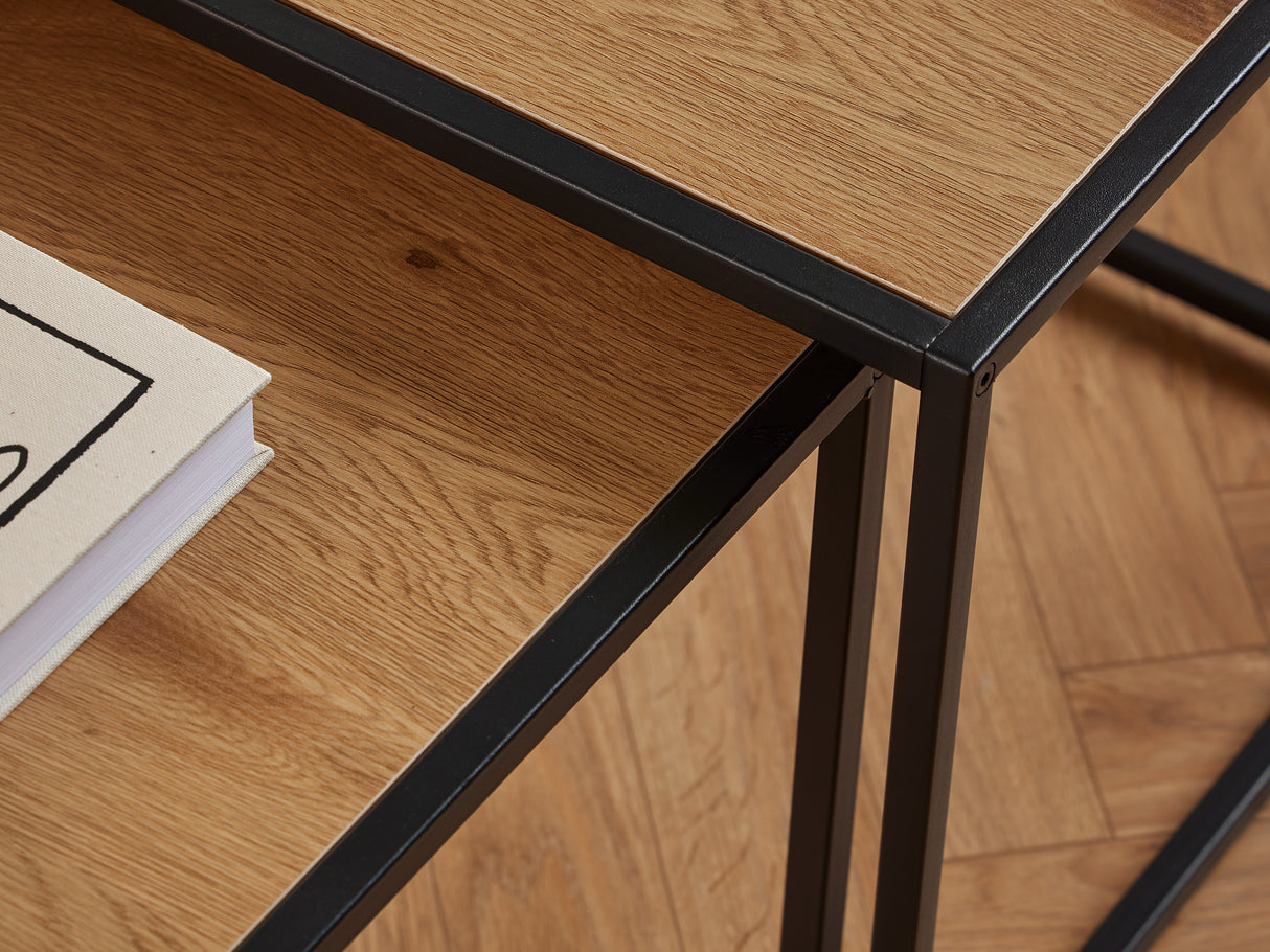 Šoninių staliukų komplektas 376549 4282337